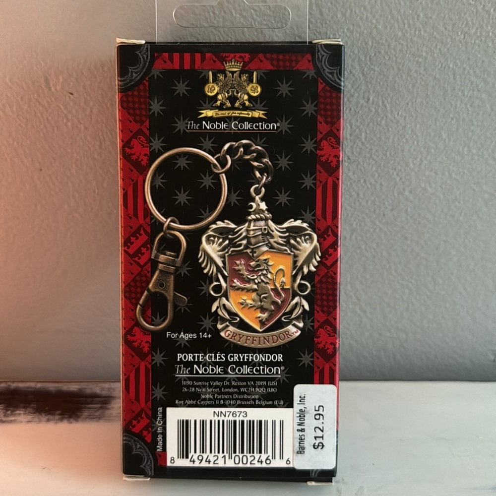 Harry Potter Gryffindor crest keychain - Picture 2 of 2